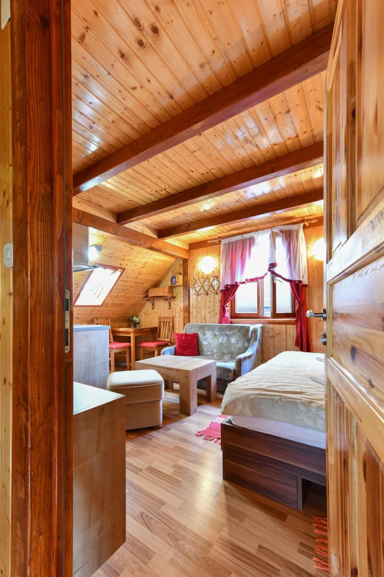 Guest House Martin Korana Екстериор снимка
