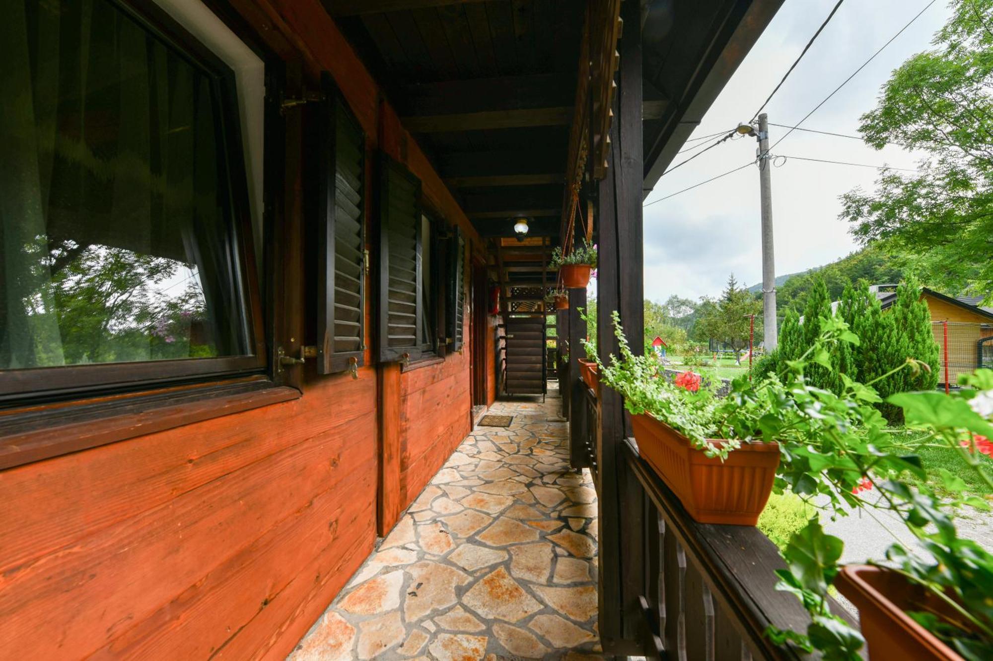 Guest House Martin Korana Екстериор снимка