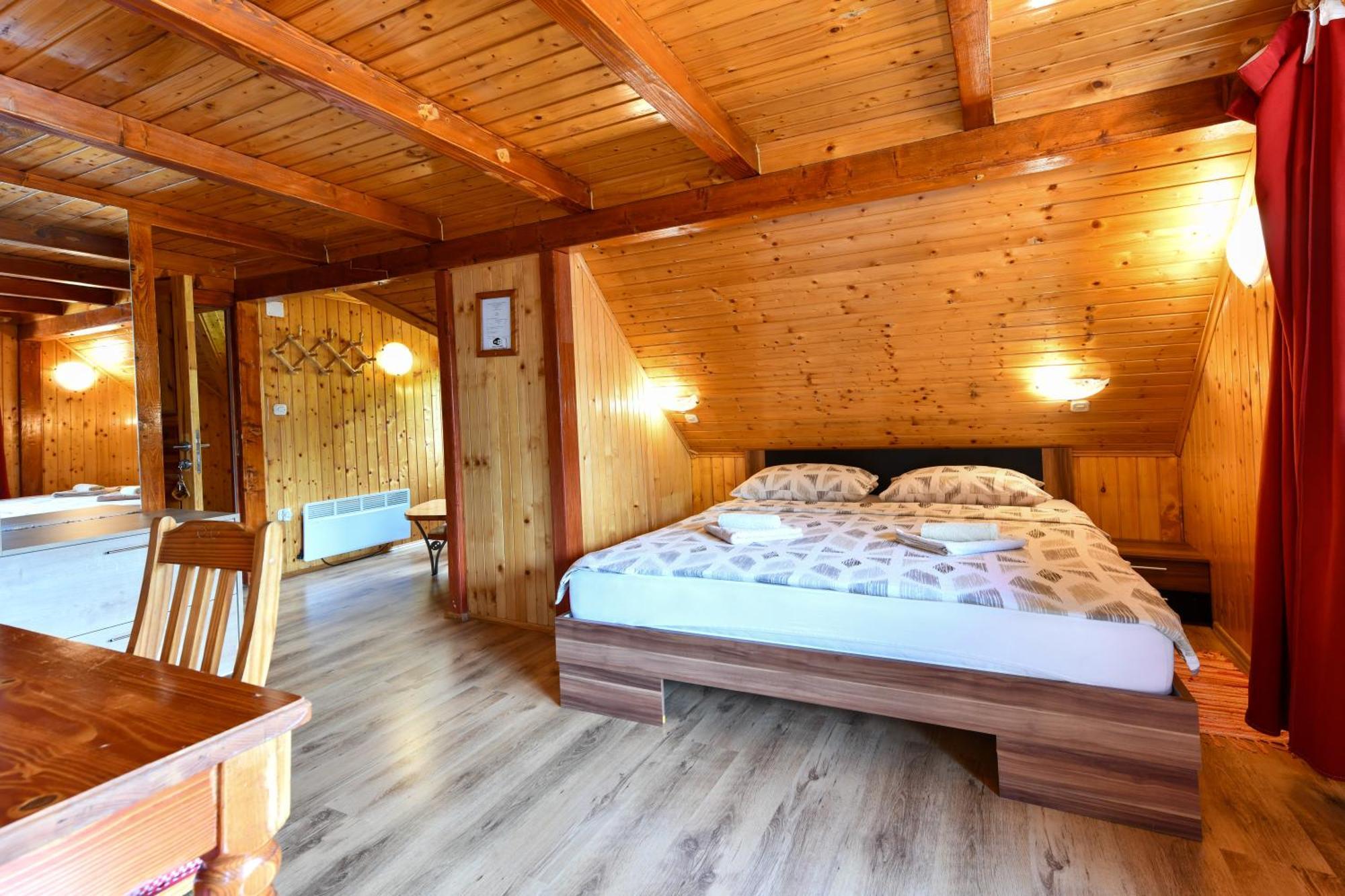 Guest House Martin Korana Екстериор снимка
