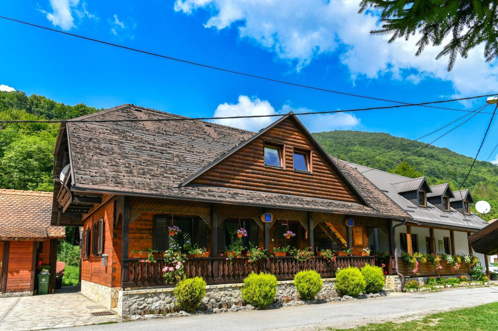 Guest House Martin Korana Екстериор снимка
